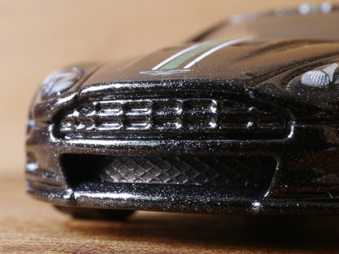 hot-wheels-Aston-Martin-DBS (13)