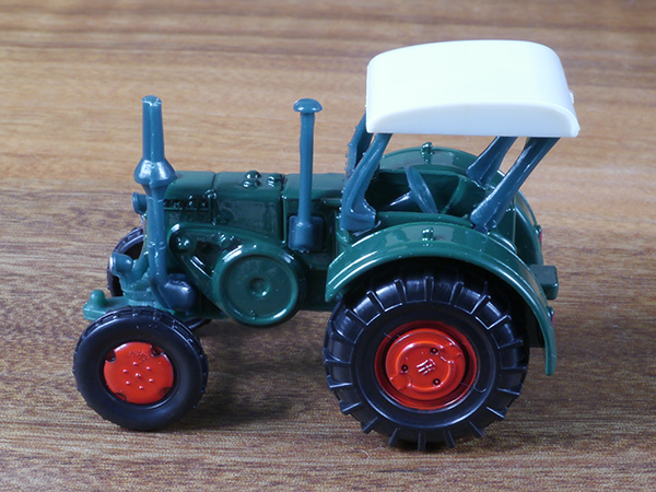 Siku ランツ ブルドッグ トラクター ミニカーのレビューブログ2