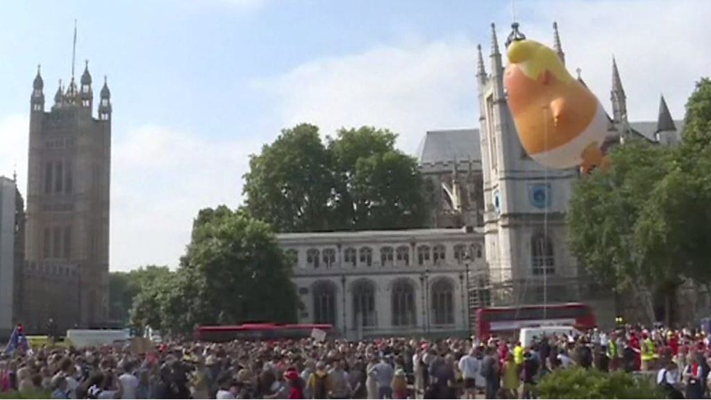 「トランプ赤ちゃん」ロンドンにふわり　訪英に抗議 - BBC News