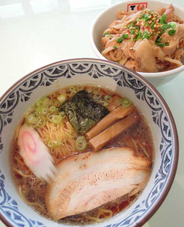 まるぎん商店中華そばセット 01