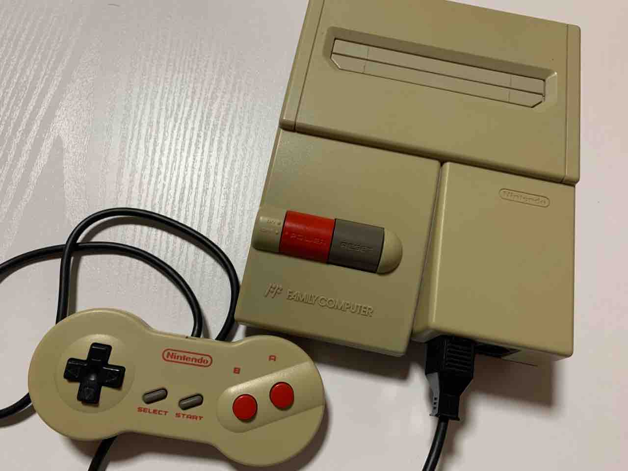 ニューファミコン 箱付き！動作確認OK!検討中の方早いもの勝ちですよ