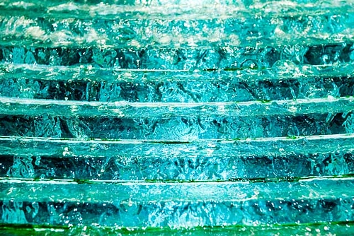 水