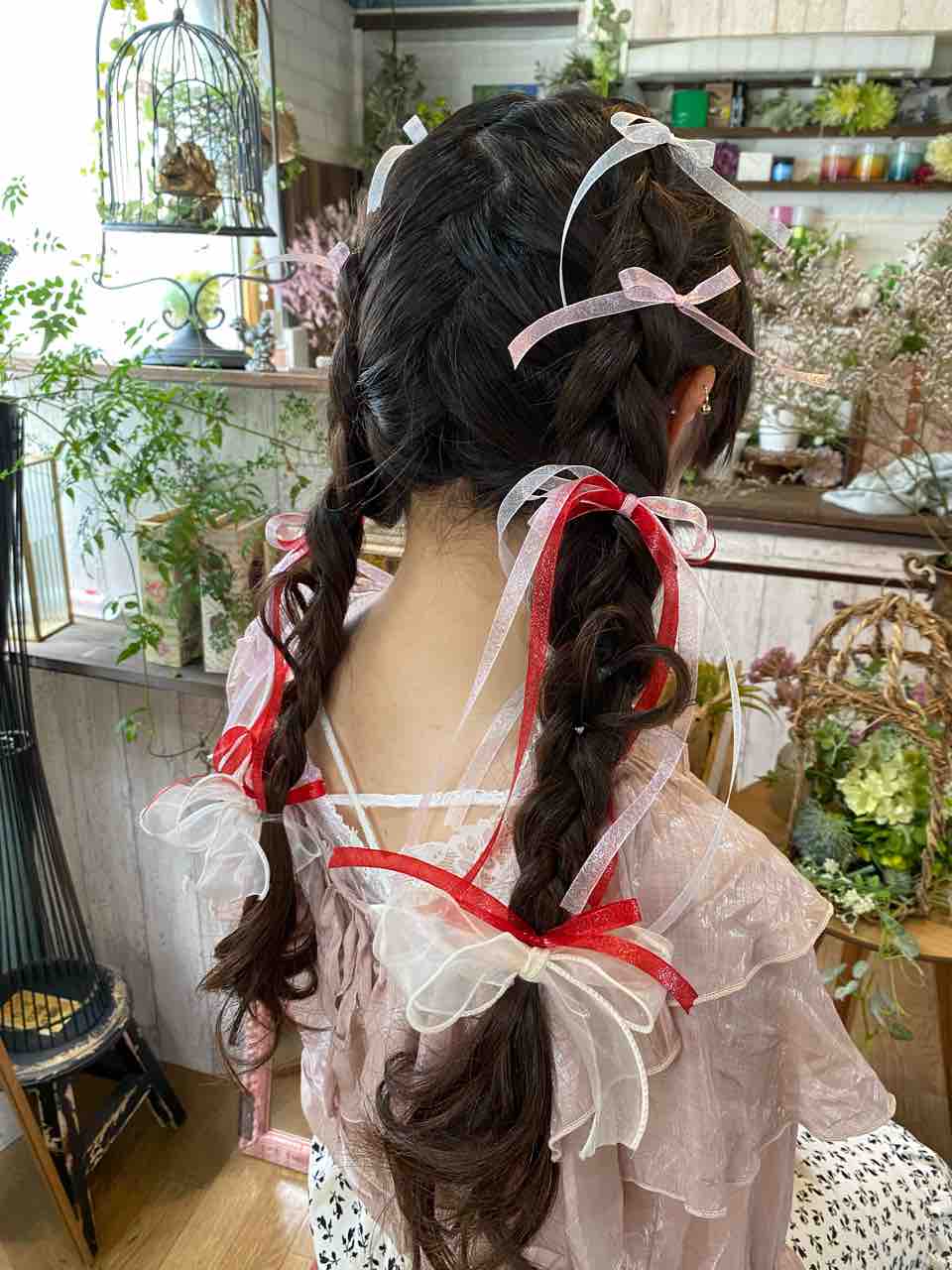 ライブヘアアレンジ 編みおろし トリプルリボンスタイル 早朝ヘアセットのご相談も北千住cobacoへ リボンヘアアレンジ 北千住cobacoからのbeauty Guidance 北千住で1番可愛いヘアセット ヘアメイク 着物着付けのご相談はお気軽に ライブヘアアレンジ 編みおろし トリプルリボンスタイル 早朝ヘアセットのご相談も北千住cobacoへ リボンヘアアレンジ 北千住cobacoからのbeauty Guidance 北千住で1番可愛いヘアセット ヘアメイク 着物着付けのご相談はお気軽に