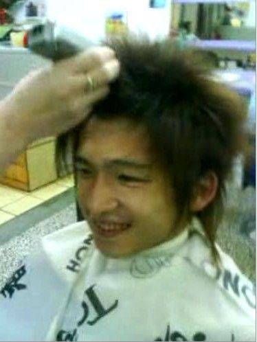 童顔ギャル男を丸刈り調教 負けたら坊主