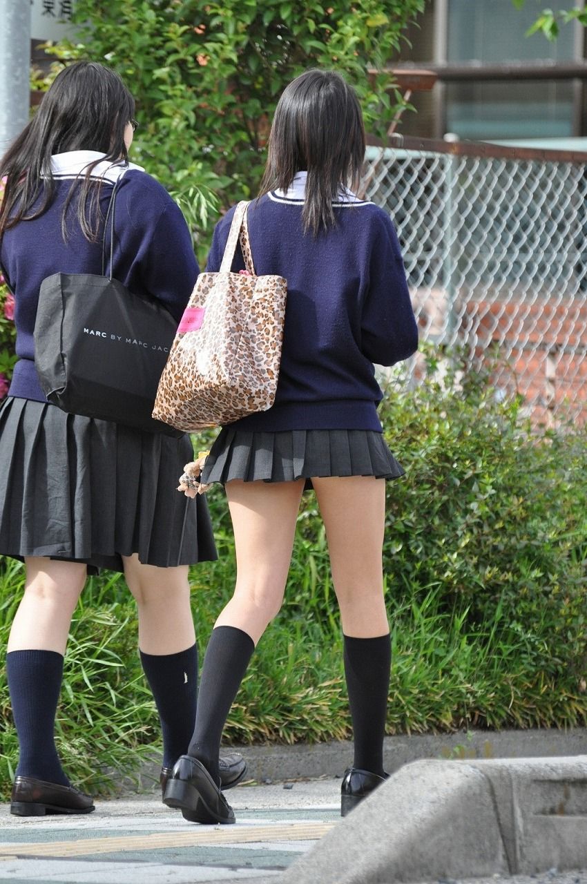 街で撮られた制服女子高生の生足がエロい6 素人女神のエロ画像