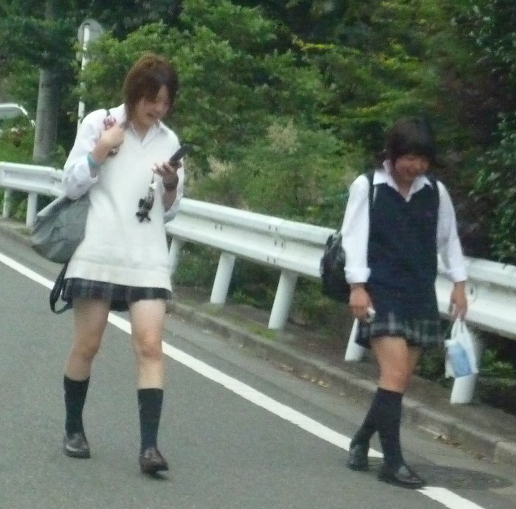 超美脚女子高生のナマ足がエロい 素人女神のエロ画像