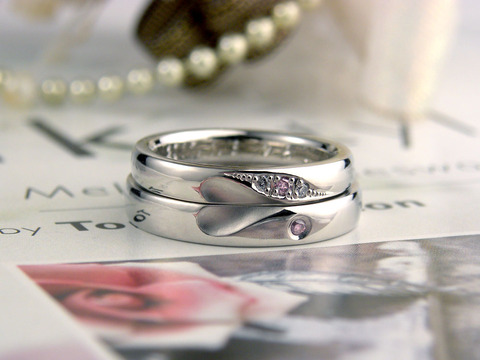 ピンクダイヤハート浮かぶ手作り結婚指輪