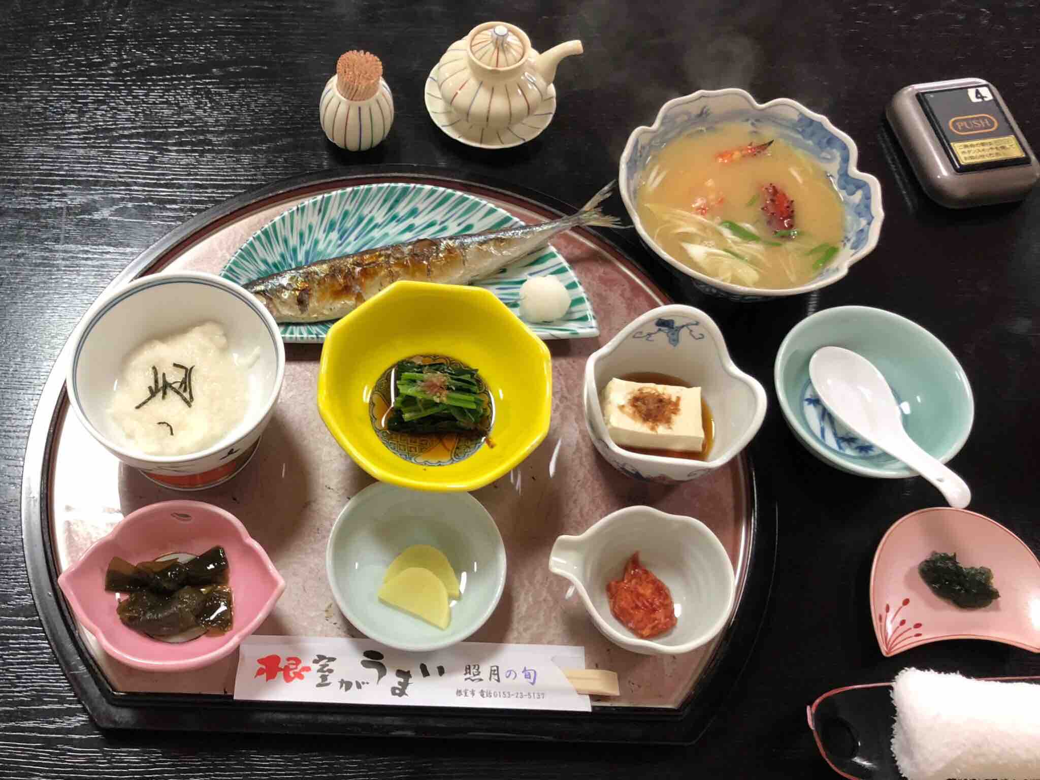 北海道ひとり旅 照月旅館 朝食 秋のさんまは一本焼き 北海道ひとり旅 憧れの大地へ 旅のブログ