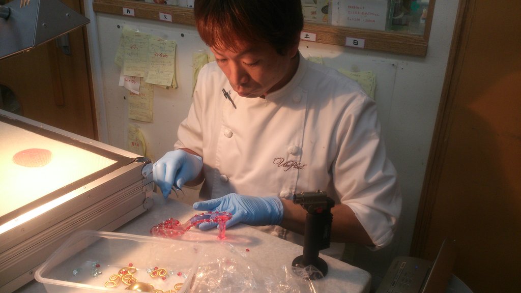 ガラスの靴の飴細工を飾ったウェディングケーキ アンプリュース Blog