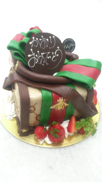 アンプリュース Blog Gucciのケーキ アンプリュース Blog Gucciのケーキ