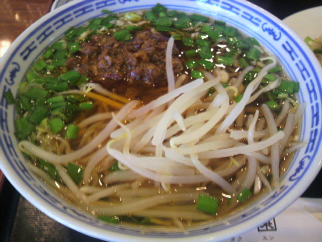 中華料理 豊澤園(ホウタクエン) 台湾ラーメン 600円? <br>
たまに食すととても美味しいぞ!!。<br>