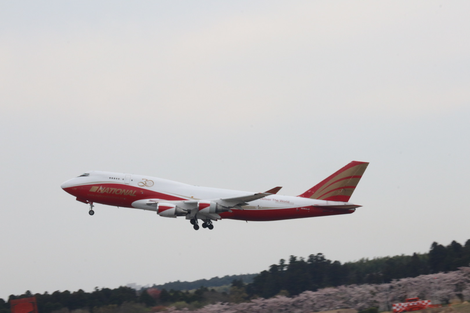 成田空港　一番機　写真