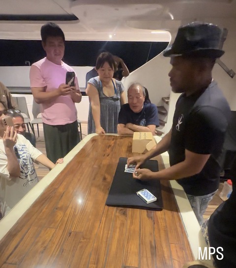 F20276A9-21F5-4E17-903C-6963EDF1CA6F