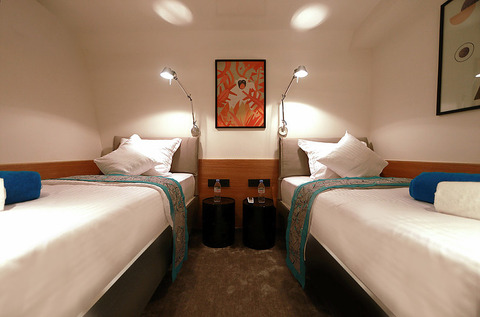 00c9d0_94e5d6d2b89a482fad84d2cc5e70bacb