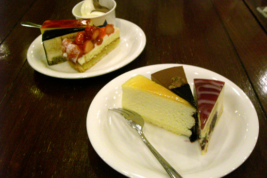 石屋製菓 白い恋人パーク カフェティータイムのケーキビュッフェ 北海道においでよ 石屋製菓 白い恋人パーク カフェティータイムのケーキビュッフェ 北海道においでよ