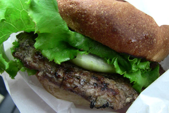 牛の里 炭火焼き白老牛バーガー