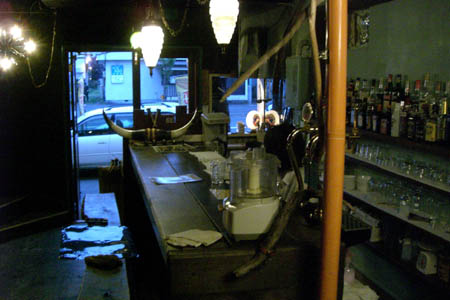 スティールの店内