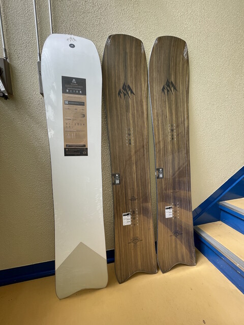 24/25<br>JONES<br>HOVERCRAFT 2.0 SNOWBOARD FAR EAST LIMITED