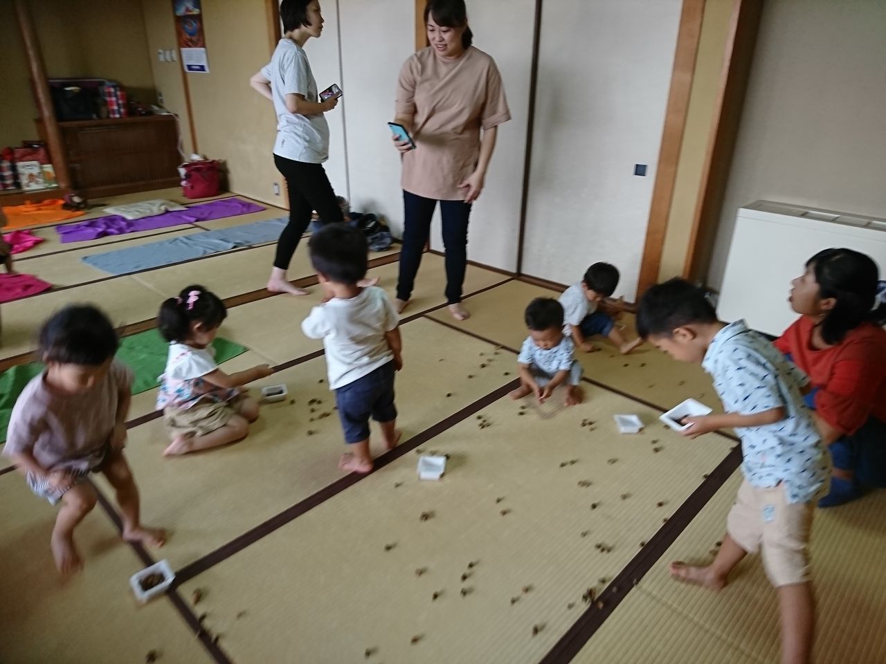 10 1キッズ ベビーダンス 幼児運動 の教室でどんぐり遊び 豊田市の親子教室 ママだっこ とよた