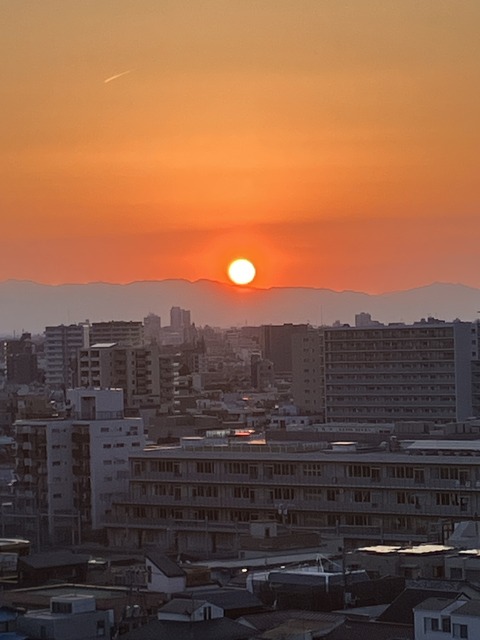 045
