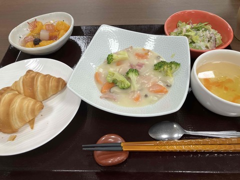 昼　ベーコンとキノコのシチュー