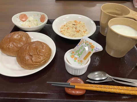 朝食