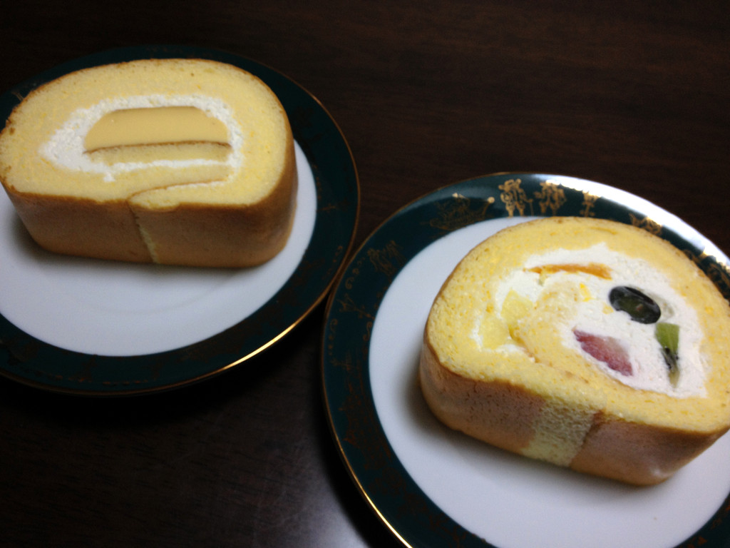 ロールケーキはプリン入り マンボな毎日