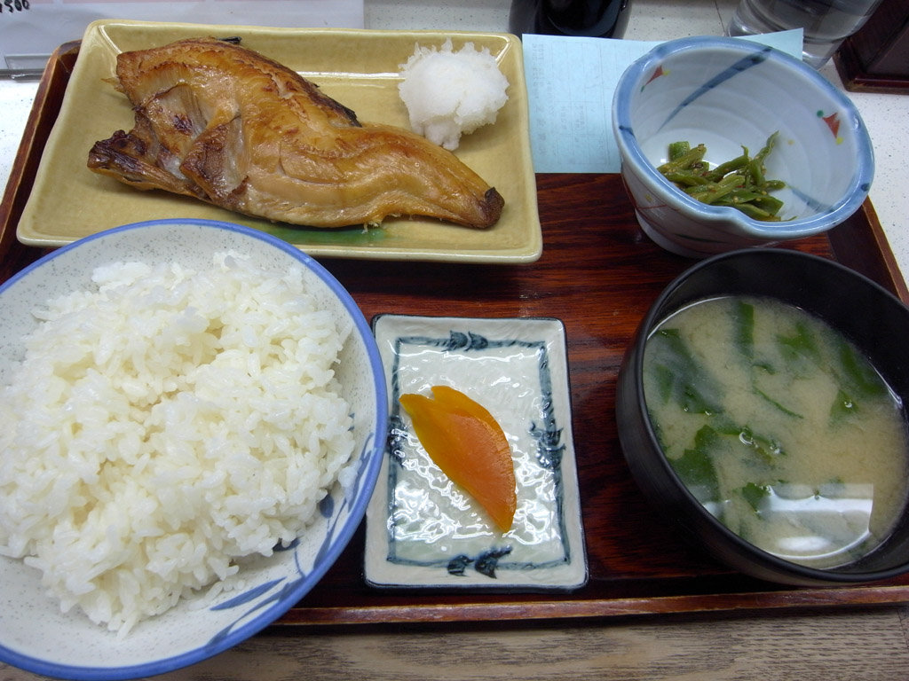 焼き魚定食 ほっけ 丸青食堂 マンボな毎日 焼き魚定食 ほっけ 丸青食堂 マンボな毎日