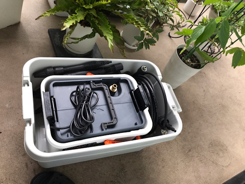高圧洗浄機で掃除