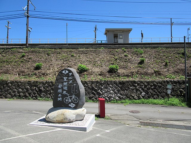 640px-田切駅と聖地巡礼碑