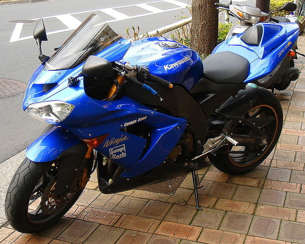 750px-Kawasaki_ZX-10R_2004_blue