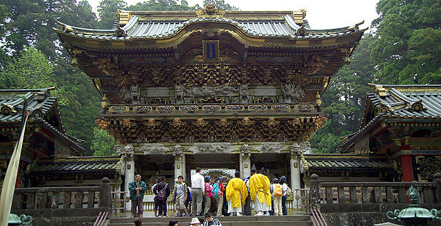 640px-NikkoYomeimon5005