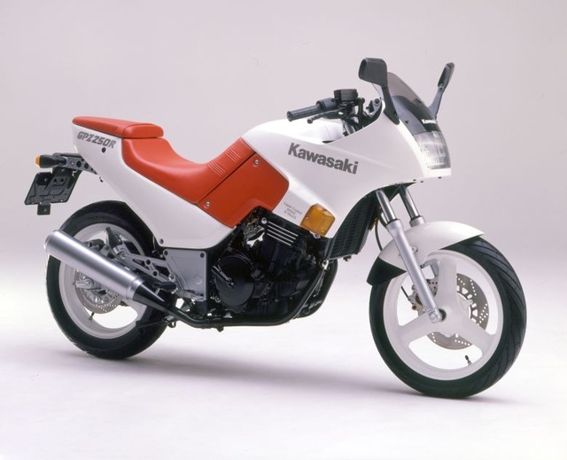 ph03_1985_12_GPZ250R_WHITE_82
