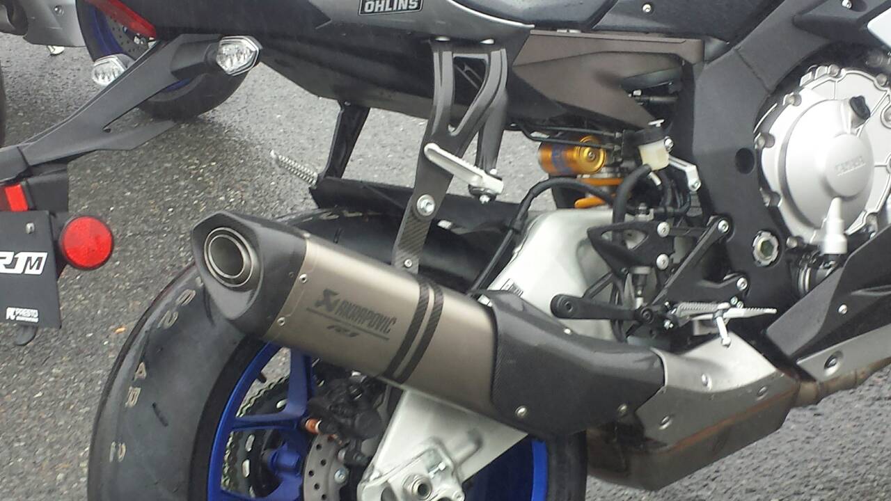 バイクと！ 新型YZFR1 日本仕様はマフラーを変更して登場