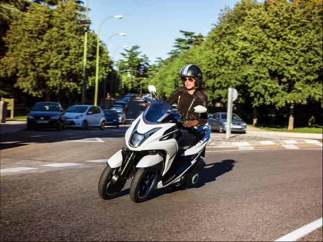 _small_yamaha-tricity-concept_din-3