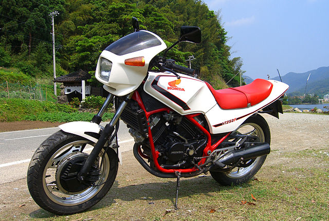 640px-Honda_VT250F_FC_MC08Model_1982