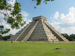 275px-Chichen-Itza_El_Castillo