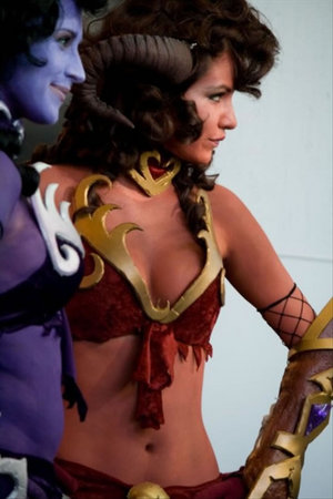 11-world-of-warcraft-cosplay-girls09