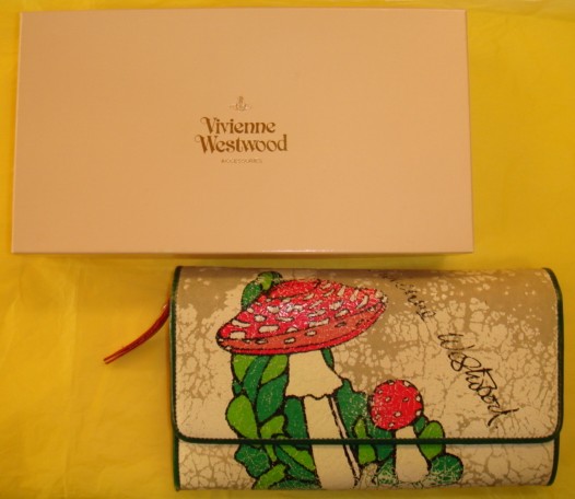 vivienne westwoodきのこプリントクラッシュレザー長財布入荷
