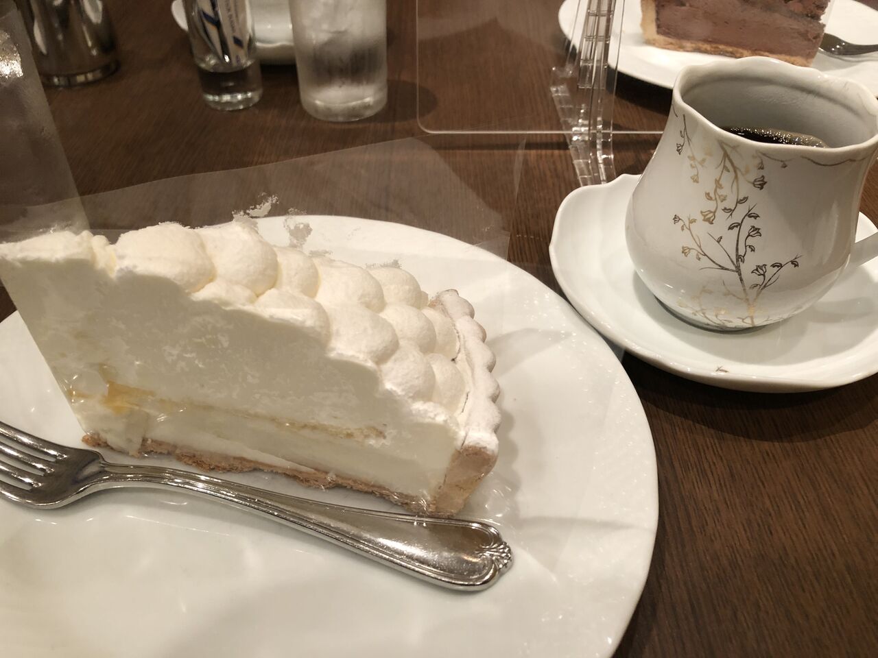 真っ白ふわふわのチーズケーキ 難波 デリス デュ パレ きらきら日記 真っ白ふわふわのチーズケーキ 難波 デリス デュ パレ きらきら日記