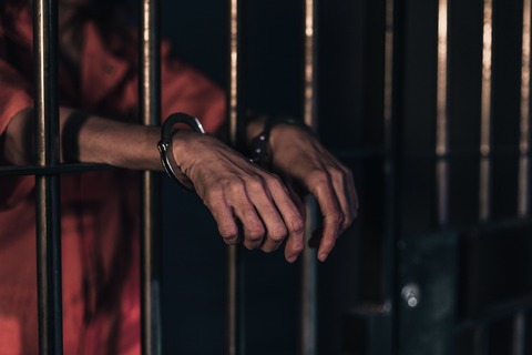両親が逮捕されてから自分の家が異常だと知った