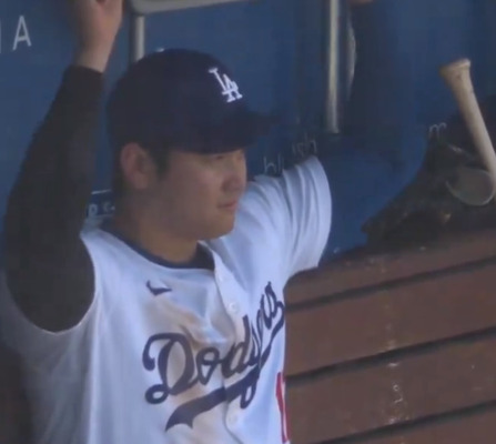 【動画】大谷翔平、46号HRが認められベンチで可愛くガッツポーズ