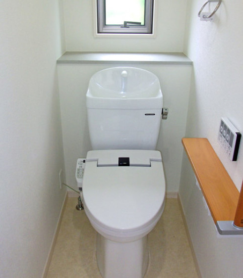 【マジ？】トイレが詰まったから熱湯で流した結果➡