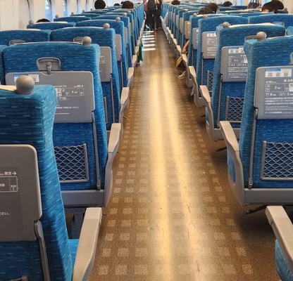 外国人観光客が絶賛「日本の新幹線は本当に素晴らしいことを知っていますか？とても静かで清潔で速いです。」