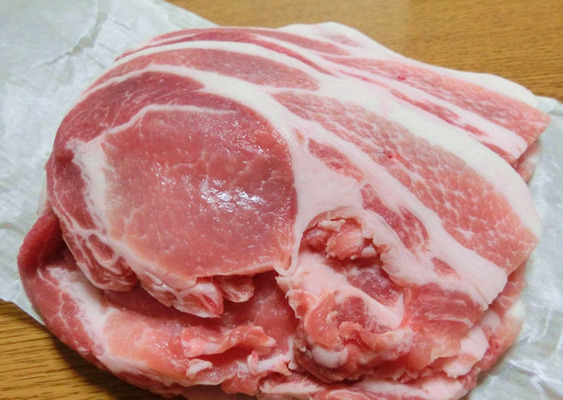 【海外の反応】京都で生っぽい豚肉を食べて食中毒になった