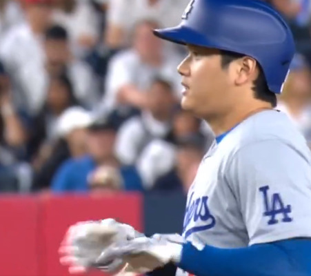 日米の大谷翔平ファン「何？あの仕草！カワイイ！！」
