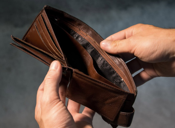 「努力して金持ちになる」「努力せずに貧乏になっていく」どうしても後者を選んでしまう人