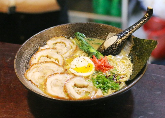 ワイ「あの…スープ飲んじゃったんですけど替え玉出来ますか？」ラーメン屋「あいよーっ！」