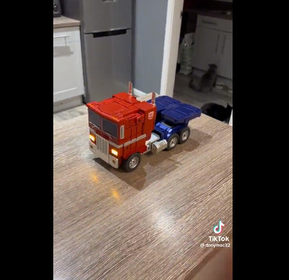 ネット民「これロボットに変身するよなw　えっ？！マジ？？」