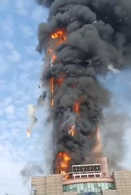 【動画】中国のビル火災、尋常じゃない燃え方だった
